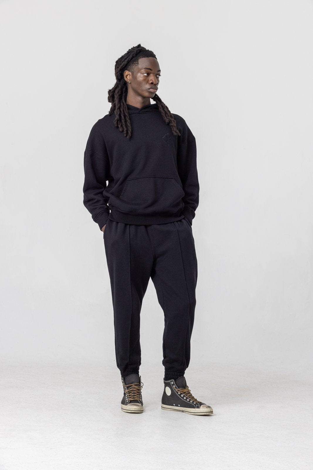Oversized black hoodie — front view on model