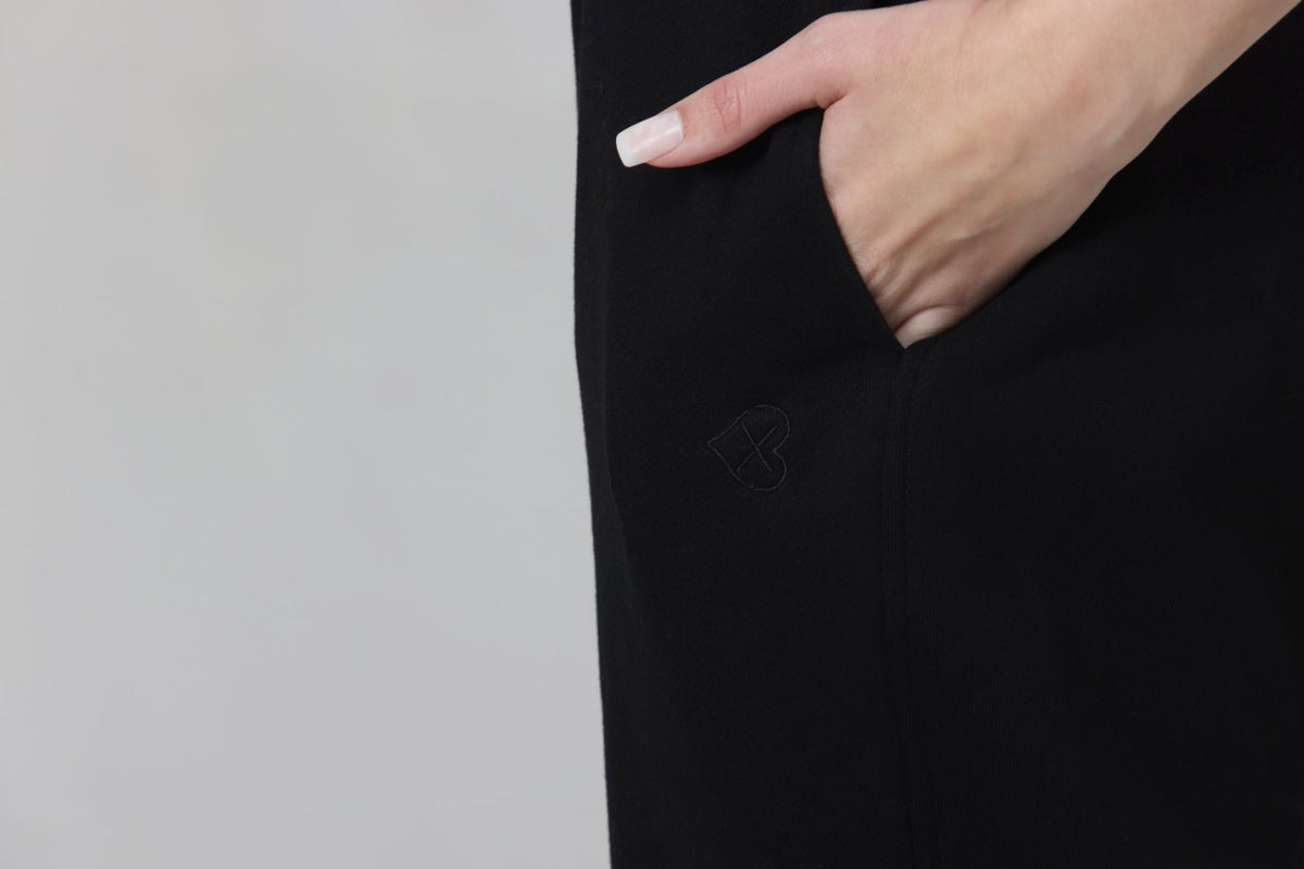 Black cropped sweatpants — welt pocket detail